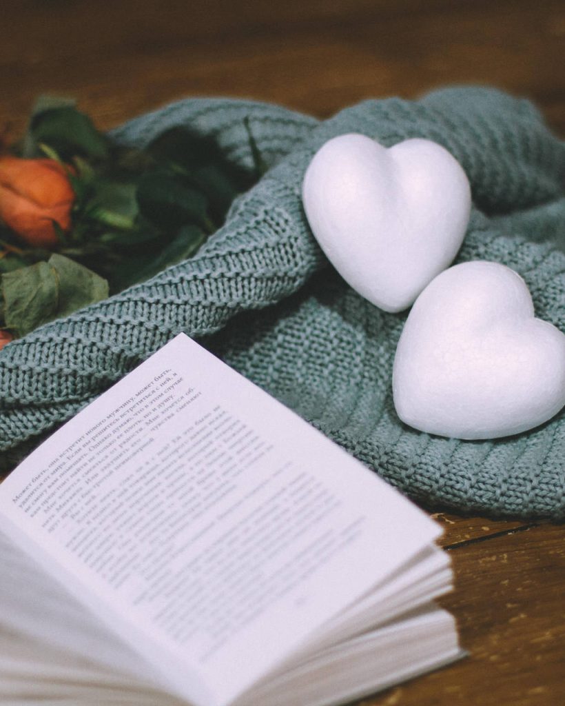 cozy-aesthetic-book-desktop-0p12wtb1d5b9xiwu